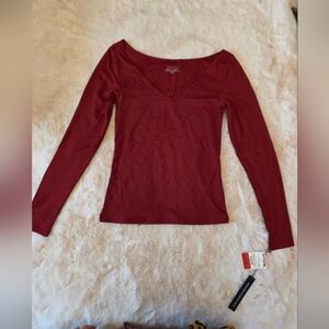 Tahari Women's V-Neck Long Sleeve Top - Dark Red